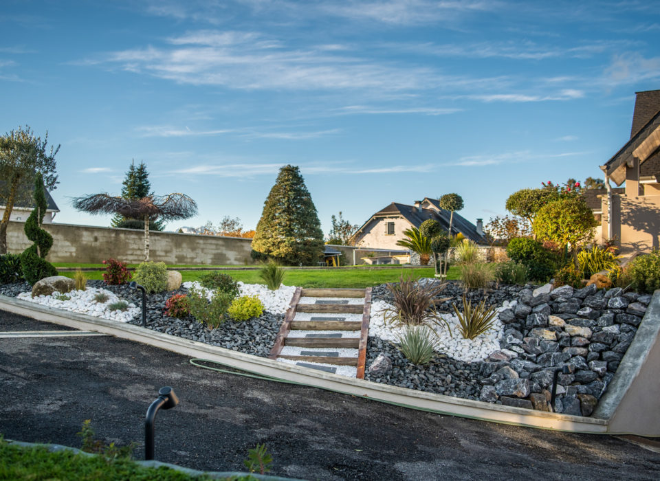 Un jardin paysagé réalisé par Atout Vert