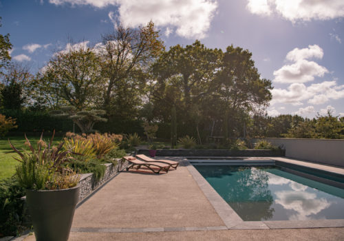 Piscine et bains de soleil