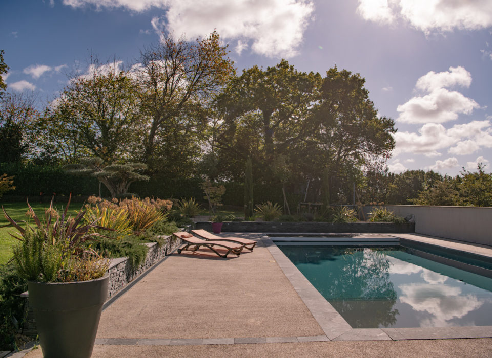 Piscine et bains de soleil